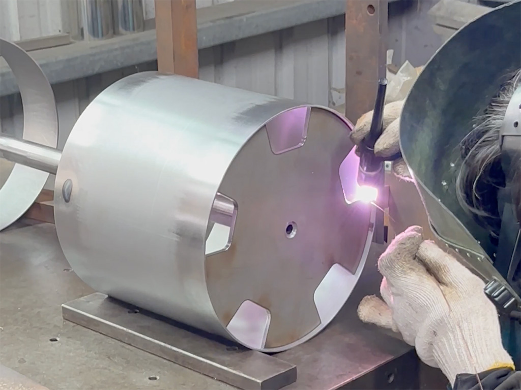 Base welding of metal coat rack