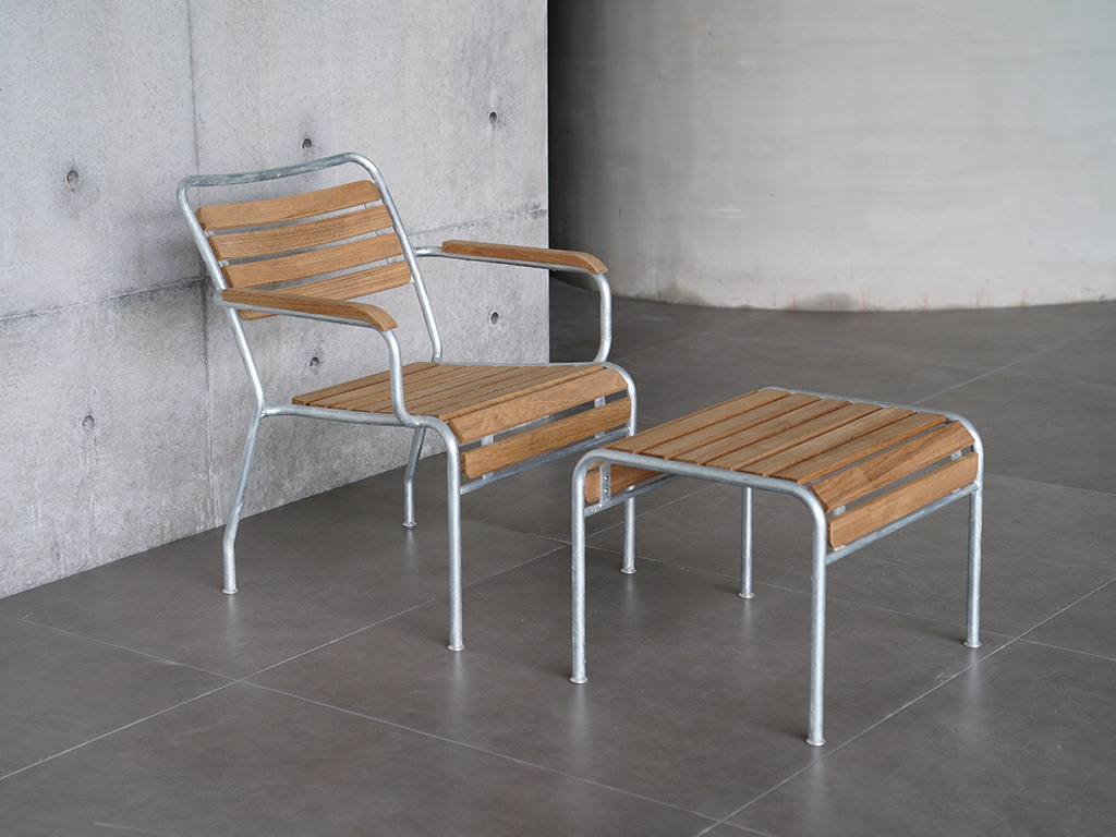 Outdoor loungechair metal with teakwood