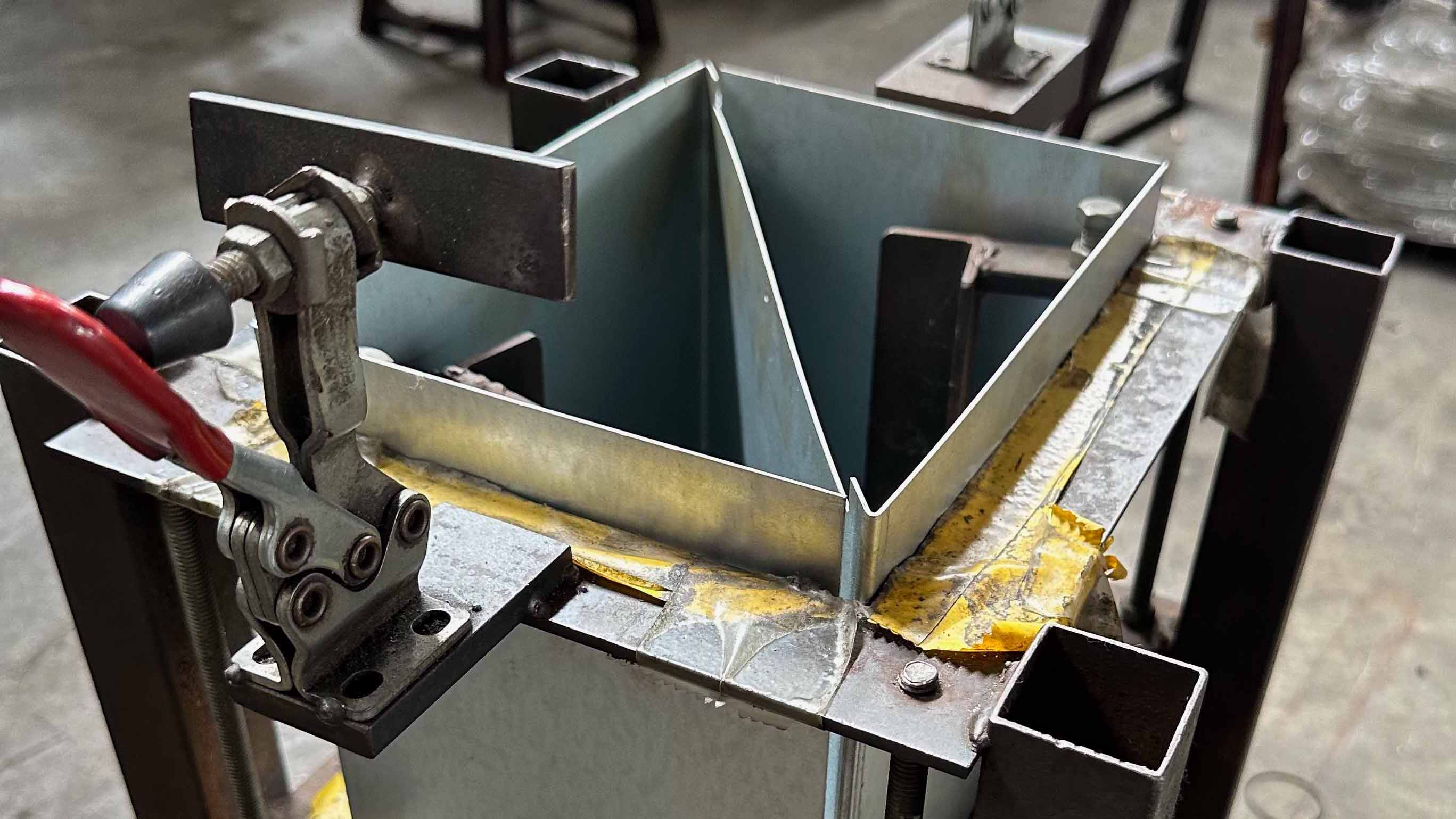 Umbrella stand welding gauge