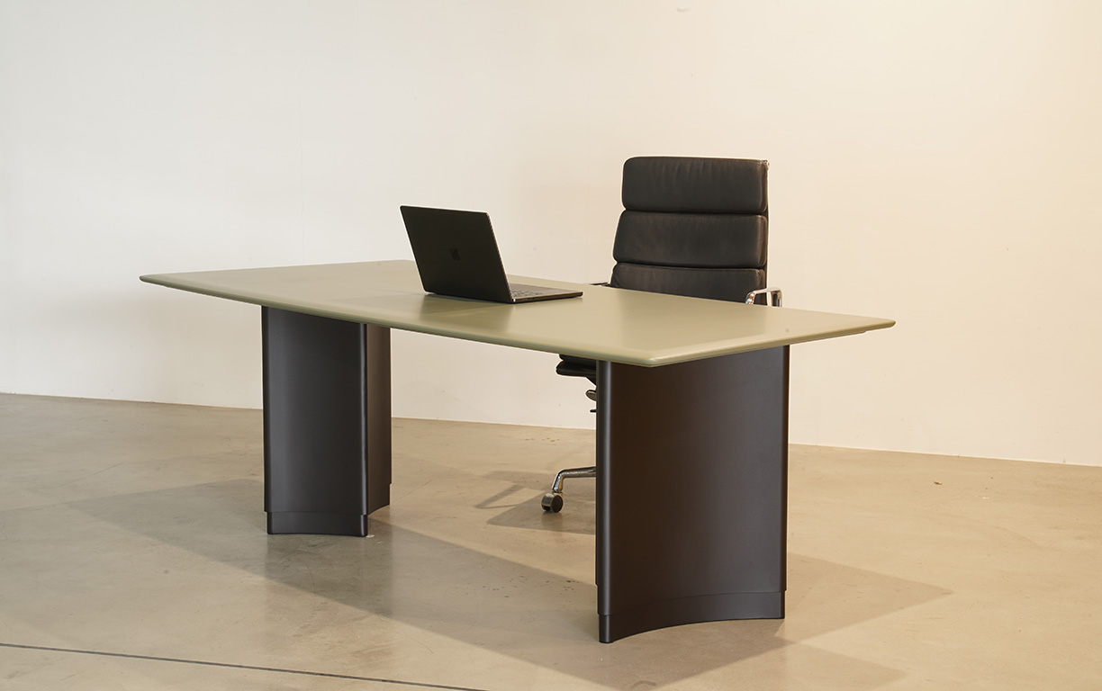 Up-down Desk with cloud shaped base